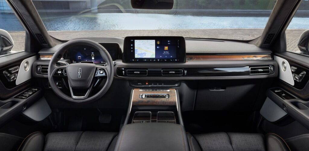 2025-lincoln-aviator-black-label-interior-101-65bd6580050fa